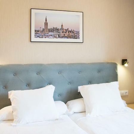 Hotel Plaza Sevilla Exteriör bild