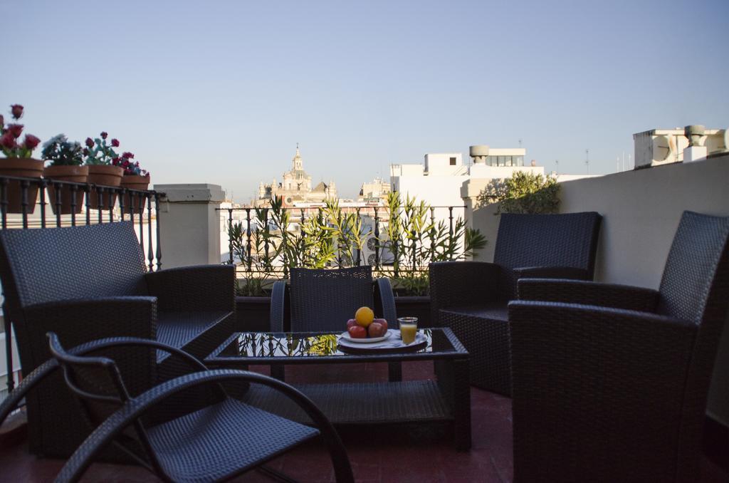 Hotel Plaza Sevilla Exteriör bild