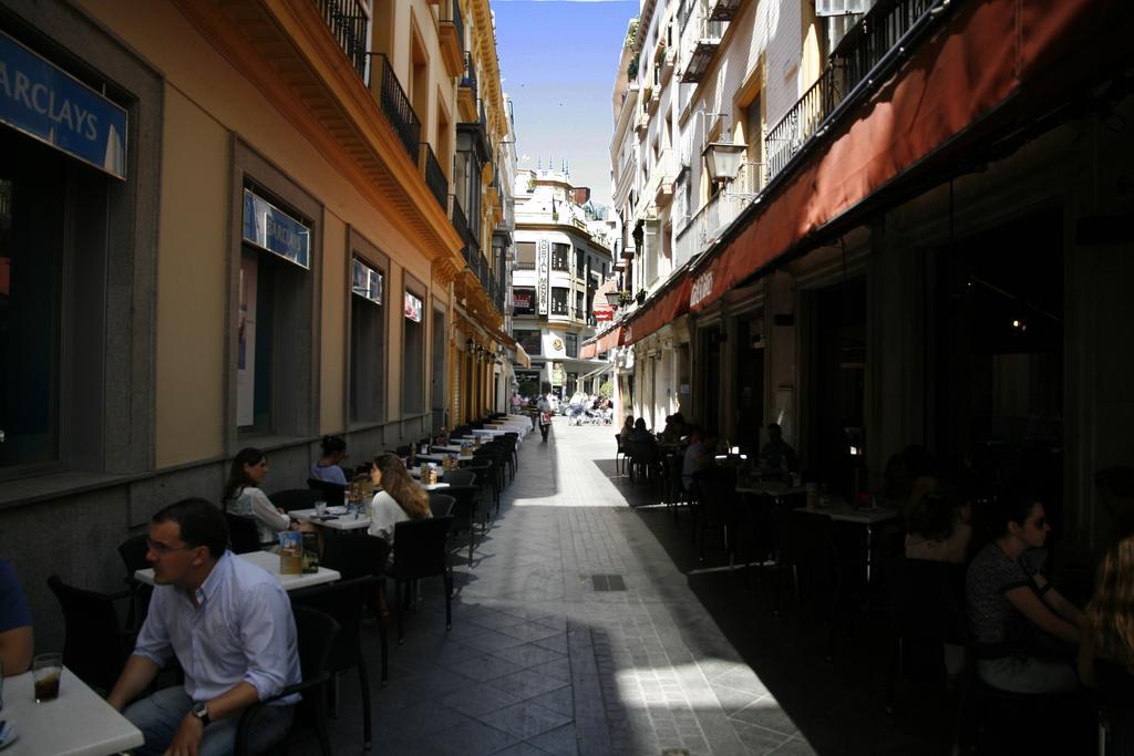 Hotel Plaza Sevilla Exteriör bild