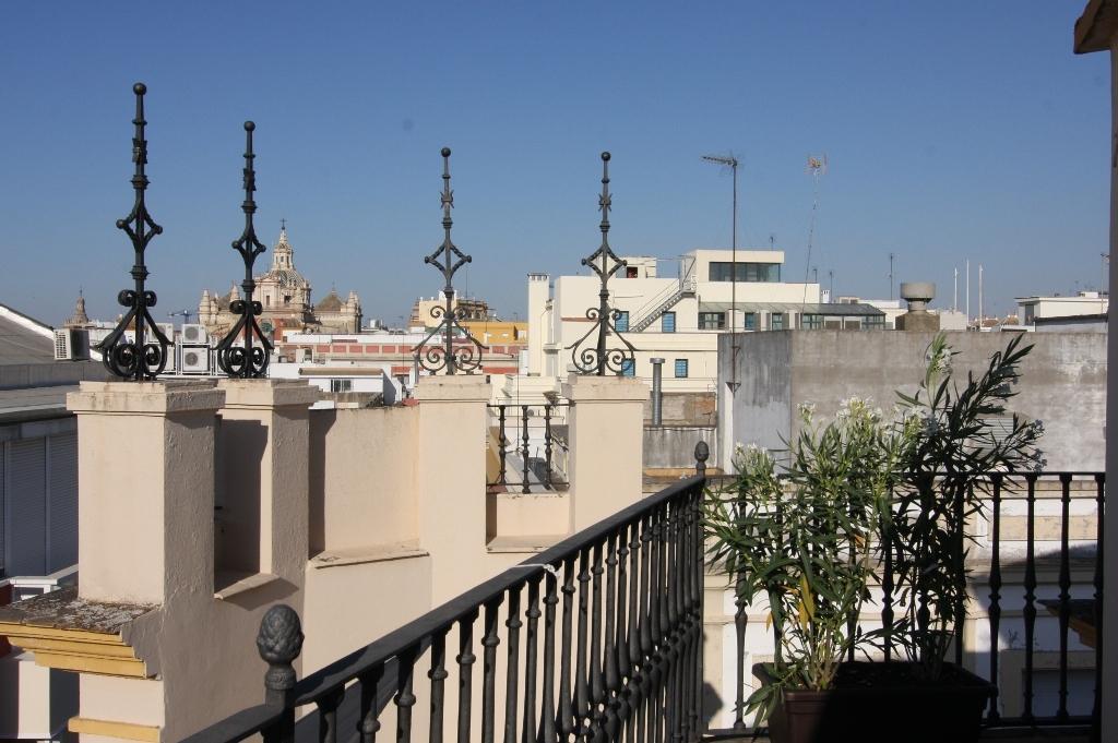 Hotel Plaza Sevilla Exteriör bild