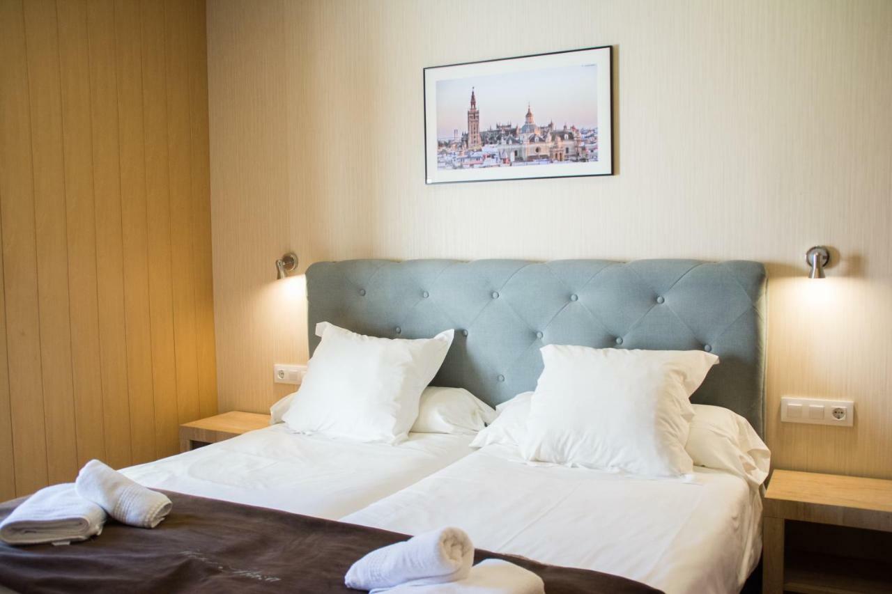 Hotel Plaza Sevilla Exteriör bild