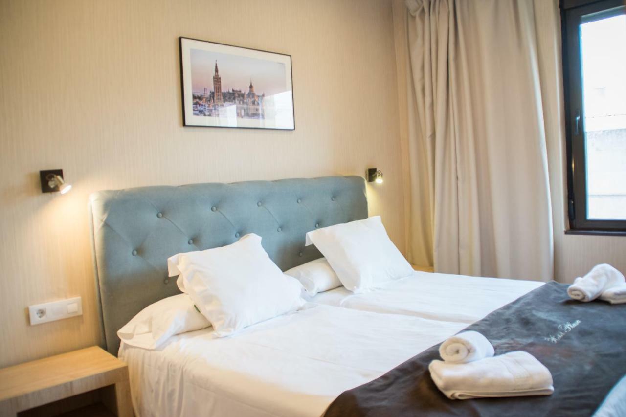 Hotel Plaza Sevilla Rum bild